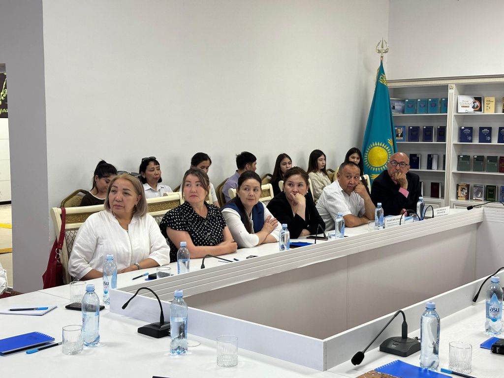Мұхамеджан Тынышбайұлының туған күніне арналған дөңгелек үстел